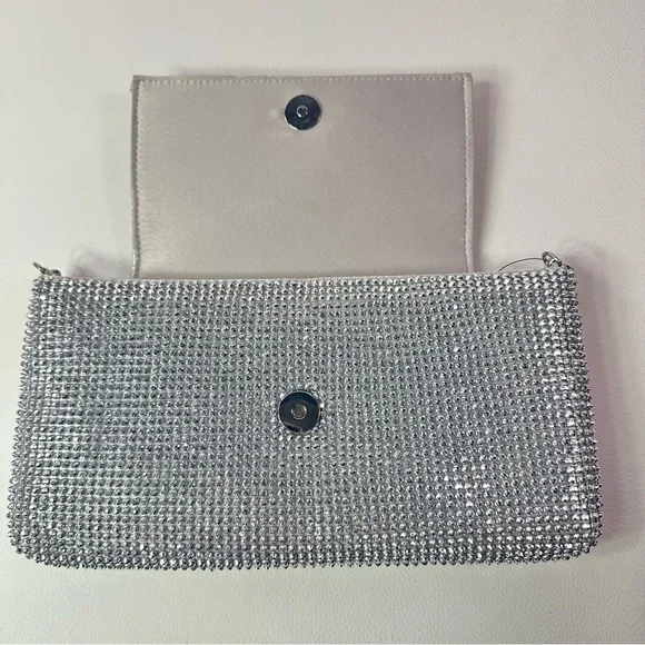 NEW WOMEN’S INC INTERNATIONAL CONCEPTS Mesh East West Silver Crystal Clutch Bag - Picture 8 of 9